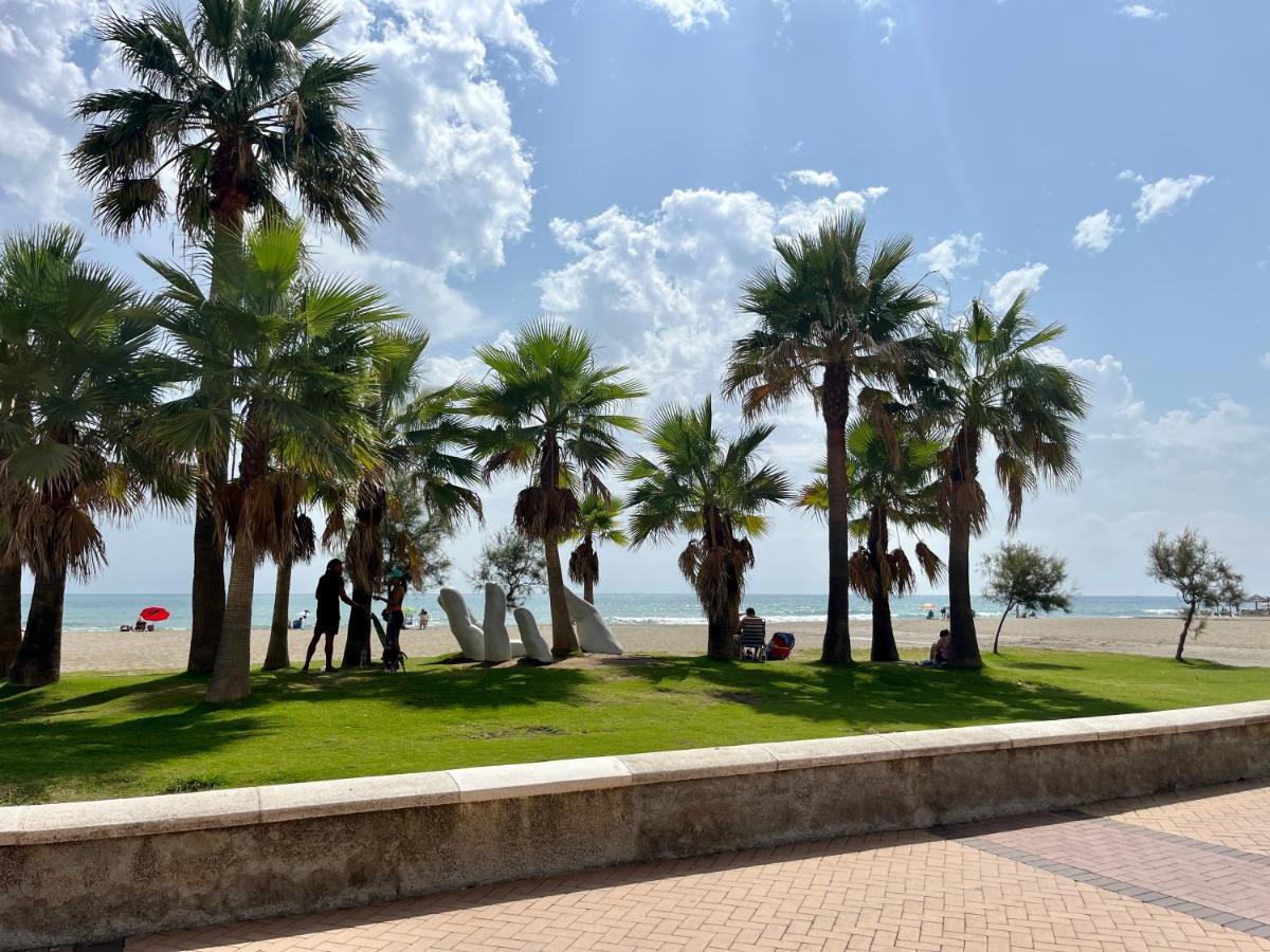 Terrace By The Sea By Gms Apartamentos Фуeнхирола Екстериор снимка
